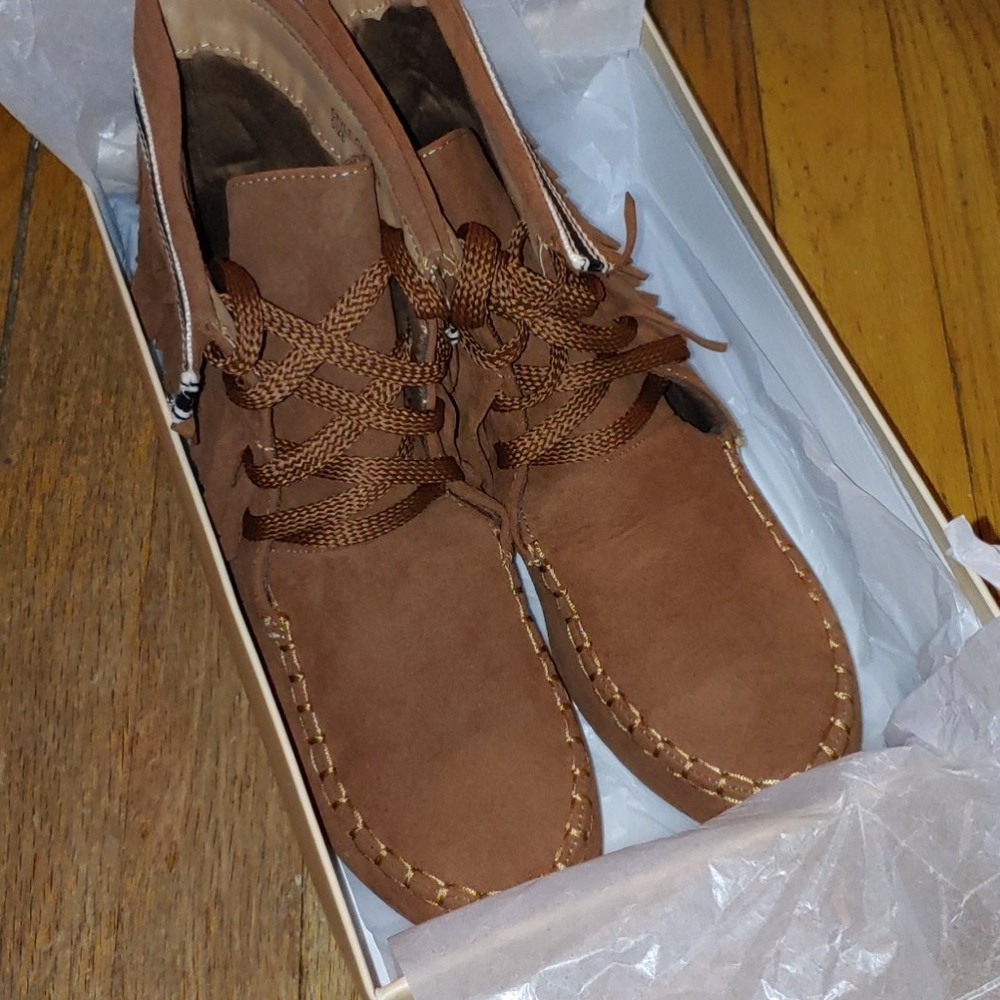 Moccasin style women's shoes